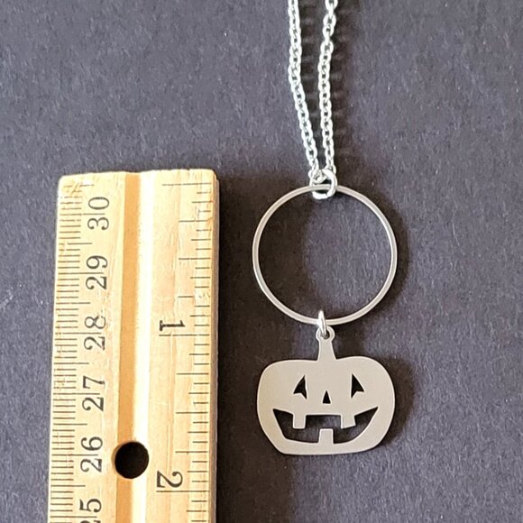 JACK O LANTERN Pumpkin Circle Stainless Steel Charm Chain Necklace 24" Halloween - Picture 8 of 9